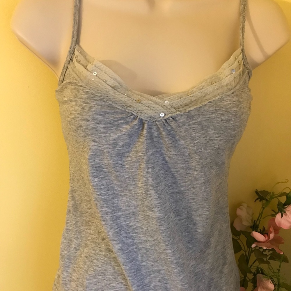 Built-in bra v-neck tank